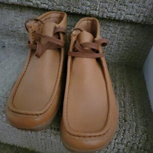 Size 8 Women's BNOOB-Roots Boots from the year 2000